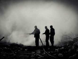 В Максатихе второй день тушат поселковую свалку