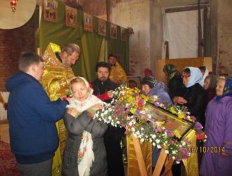В Успенском храме села Рыбинское Заручье состоялась первая со времени его закрытия 80 лет назад литургия
