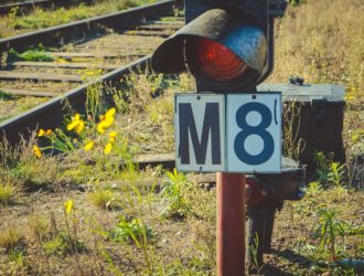 Учащийся 4-го класса пгт. Максатиха разбил линзы светофора в районе железнодорожной станции