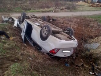 «Шевроле Авео» опрокинулась в кювет: пострадала 35-летняя жительница посёлка Максатиха
