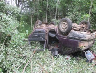В Максатихинском районе автомобиль вылетел в кювет и опрокинулся