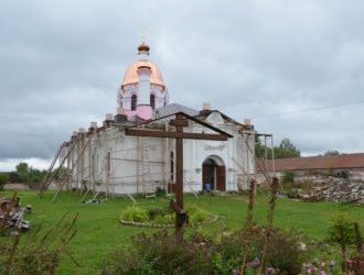 В Николо-Теребенской пустыне на Благовещенском храме заменили кровлю