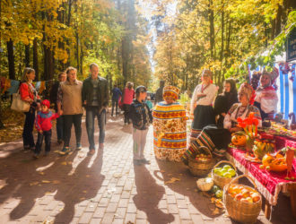 В обновлённом парке посёлка Максатиха состоялась пятая осенняя ярмарка «Золотая осень — 2015»