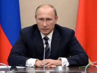 Владимир Путин подписал закон об изменении МРОТ