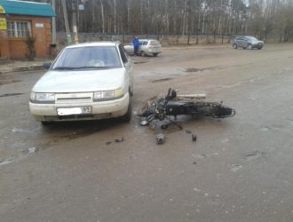 В Максатихе пьяный мотоциклист без прав и регистрационных знаков попал в аварию