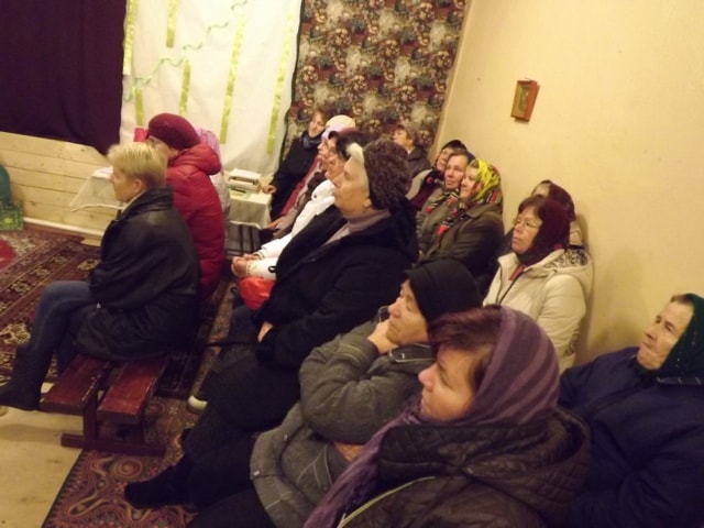Собрание Преображенского прихода в деревне Ручки