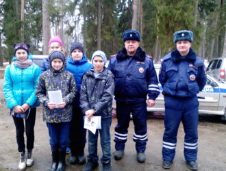 Учащиеся МСОШ № 1 рассказали водителям о правилах дорожного движения