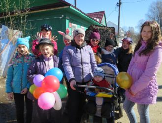 В посёлке Максатиха 1 апреля провели акцию «Ни дня без позитива»