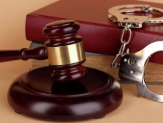 В Максатихе задержали подозреваемых, расстрелявших дом с семьей из четырёх человек